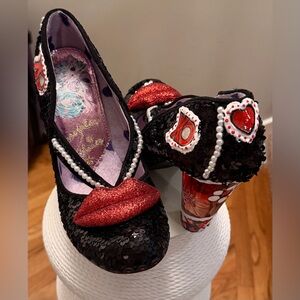 Artistic Custom OOAK Embellished statement heel in Hugs ‘N Kisses Theme, Sz 39/8